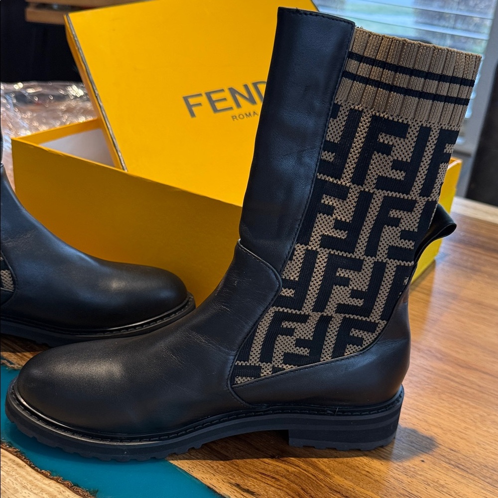 Fendi women’s Black Leather and Brown Patterned Boots